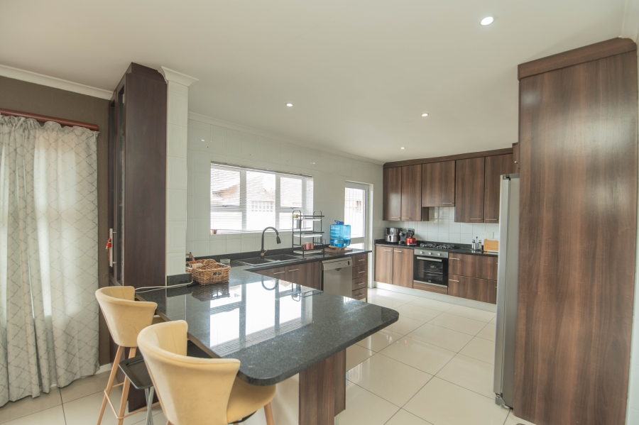 3 Bedroom Property for Sale in Summerstrand Eastern Cape